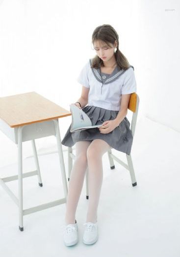 年轻漂亮的女邻居4